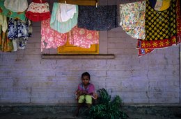 Child;-Comoros-Archipelago;-Daily-life;-Drying;-France;-Girl;-Indian-Ocean;-Kaleidos;-Kaleidos-images;-La-parole-à-limage;-Laundry;-Laurent-Abad;-Mayotte;-Portrait;-Stories-Pictures
